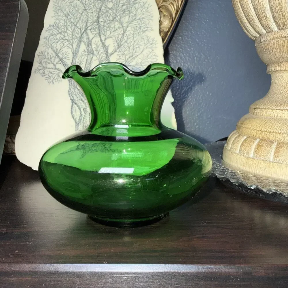 Vtg Emerald Green Glass Mini Vase 3.25” Crimped Rim Rose Bowl MCM Accent Piece